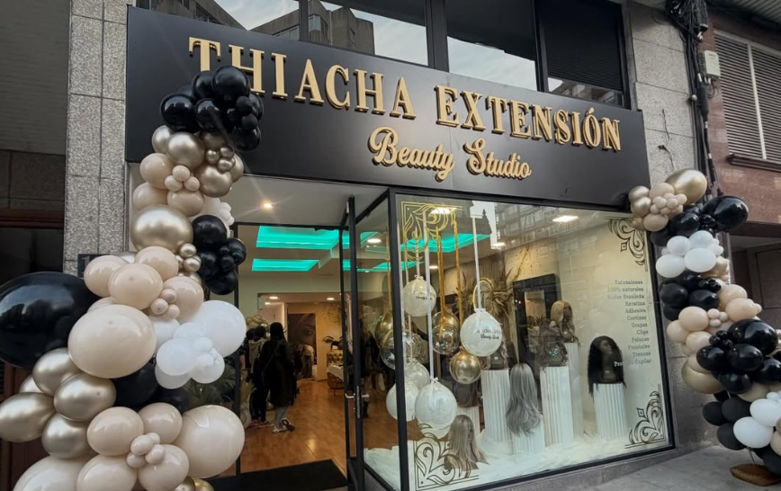 Fachada de Thiacha Extension en su portada: diseño web para salón de extensiones de cabello